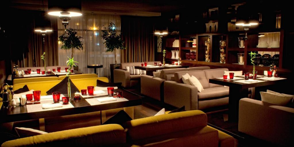 Voyage Hotel Karaganda Zewnętrze zdjęcie