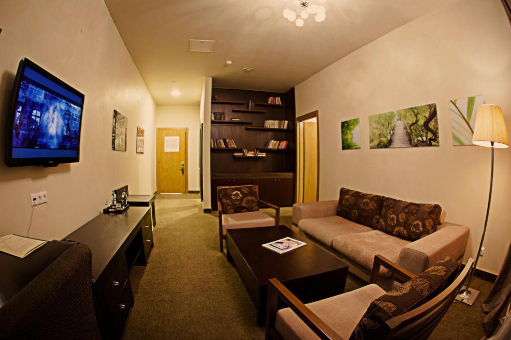 Voyage Hotel Karaganda Zewnętrze zdjęcie
